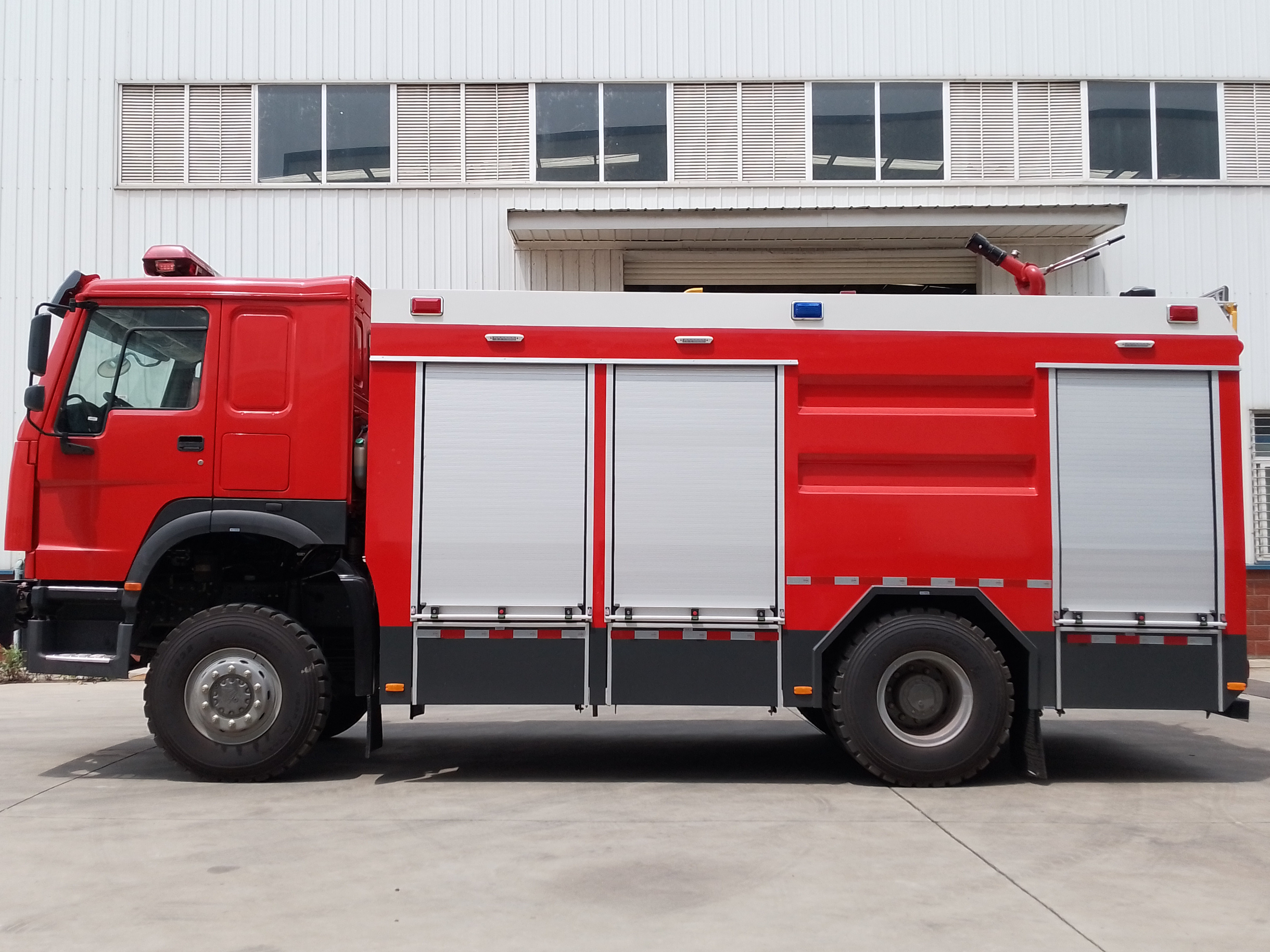 四驅(qū)5.5噸水罐消防車