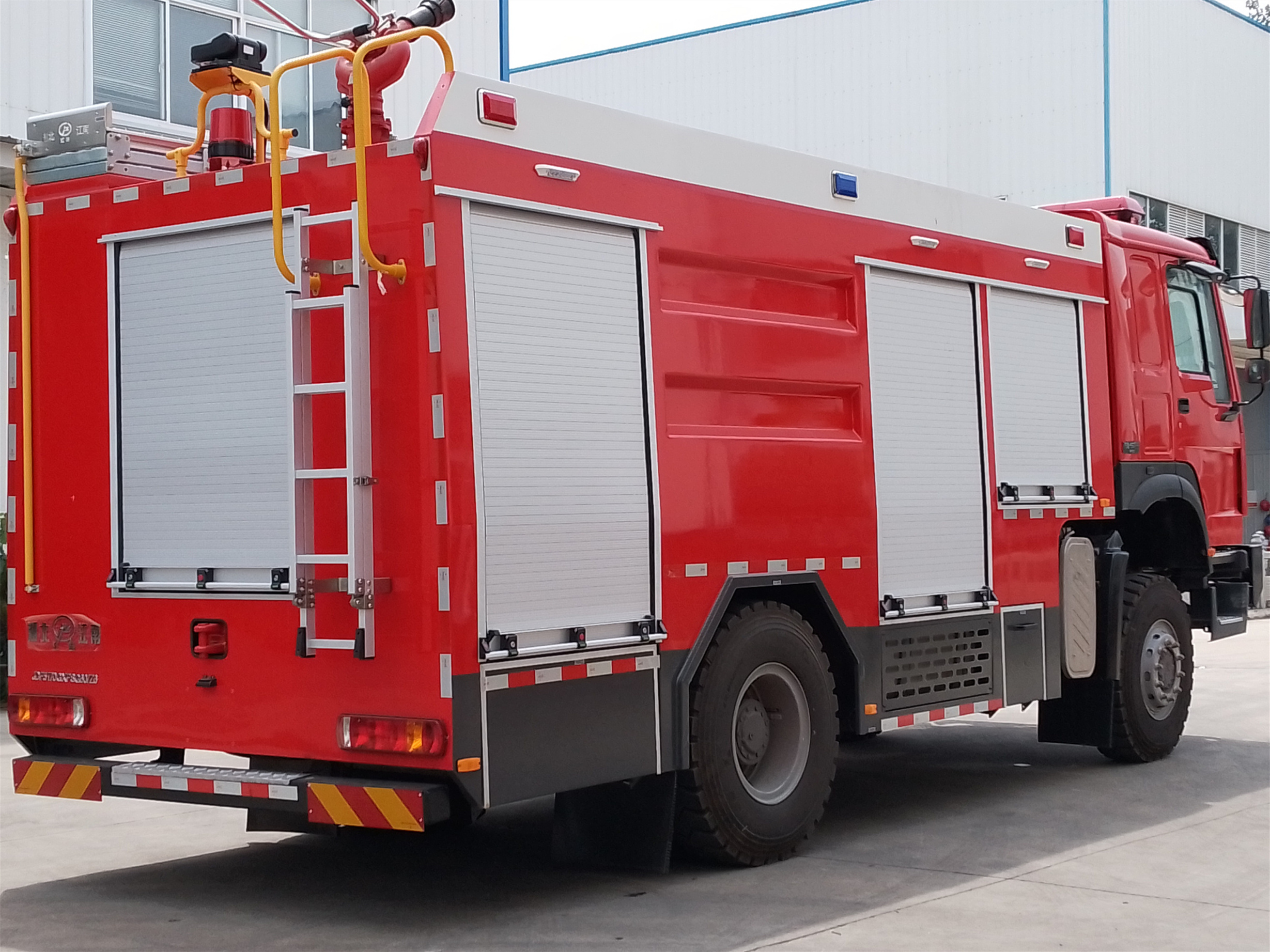 四驅(qū)5.5噸水罐消防車