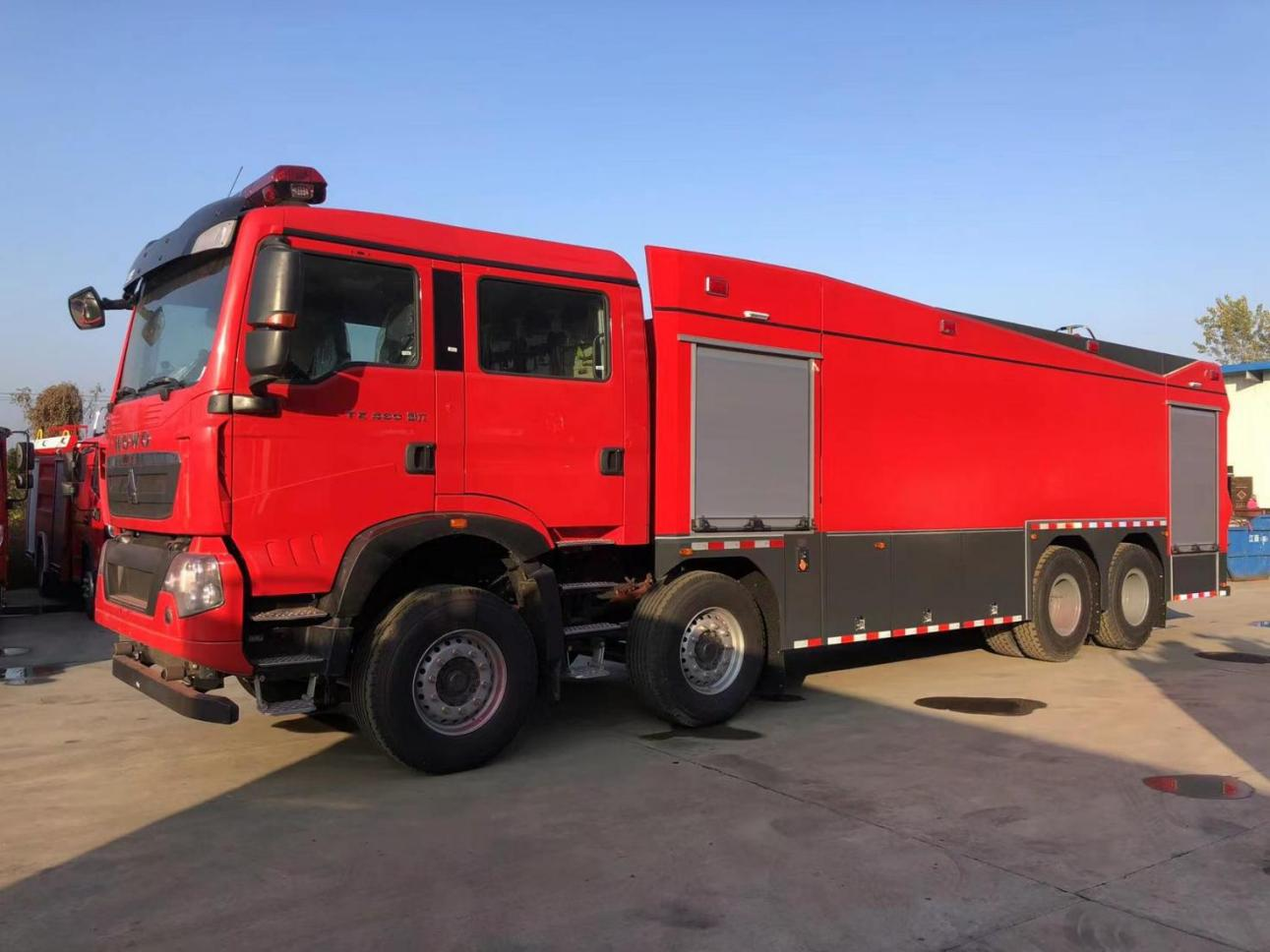 重汽18噸水罐消防車