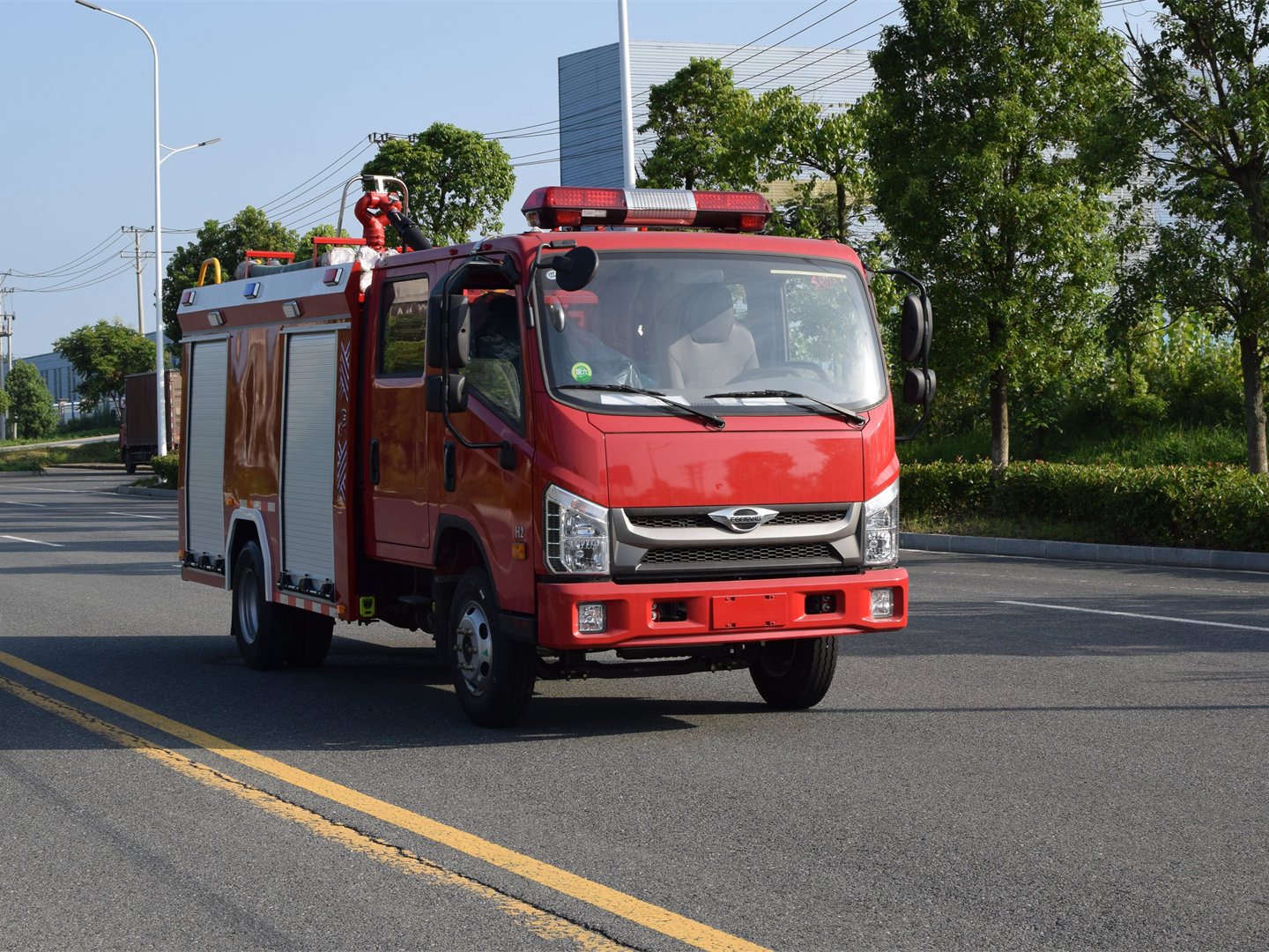 2噸福田領(lǐng)航泡沫消防車(chē)