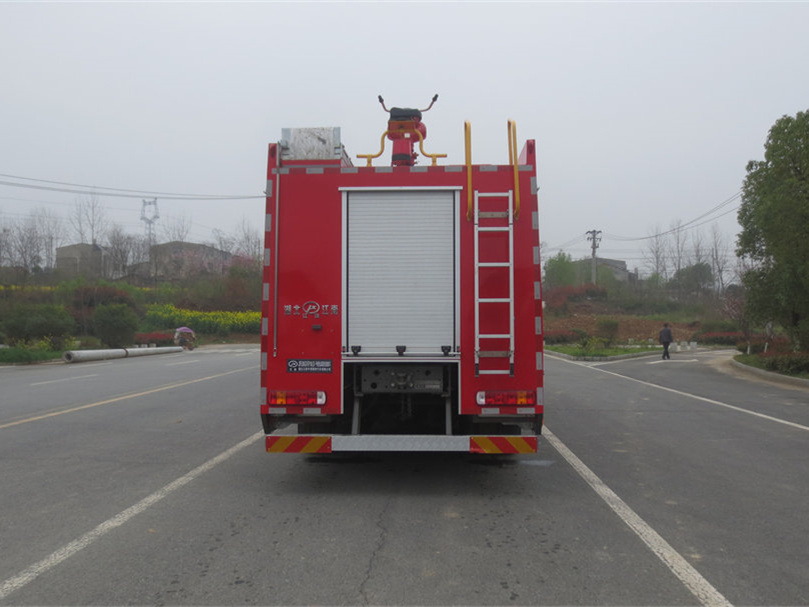 7噸干粉泡沫聯(lián)用消防車