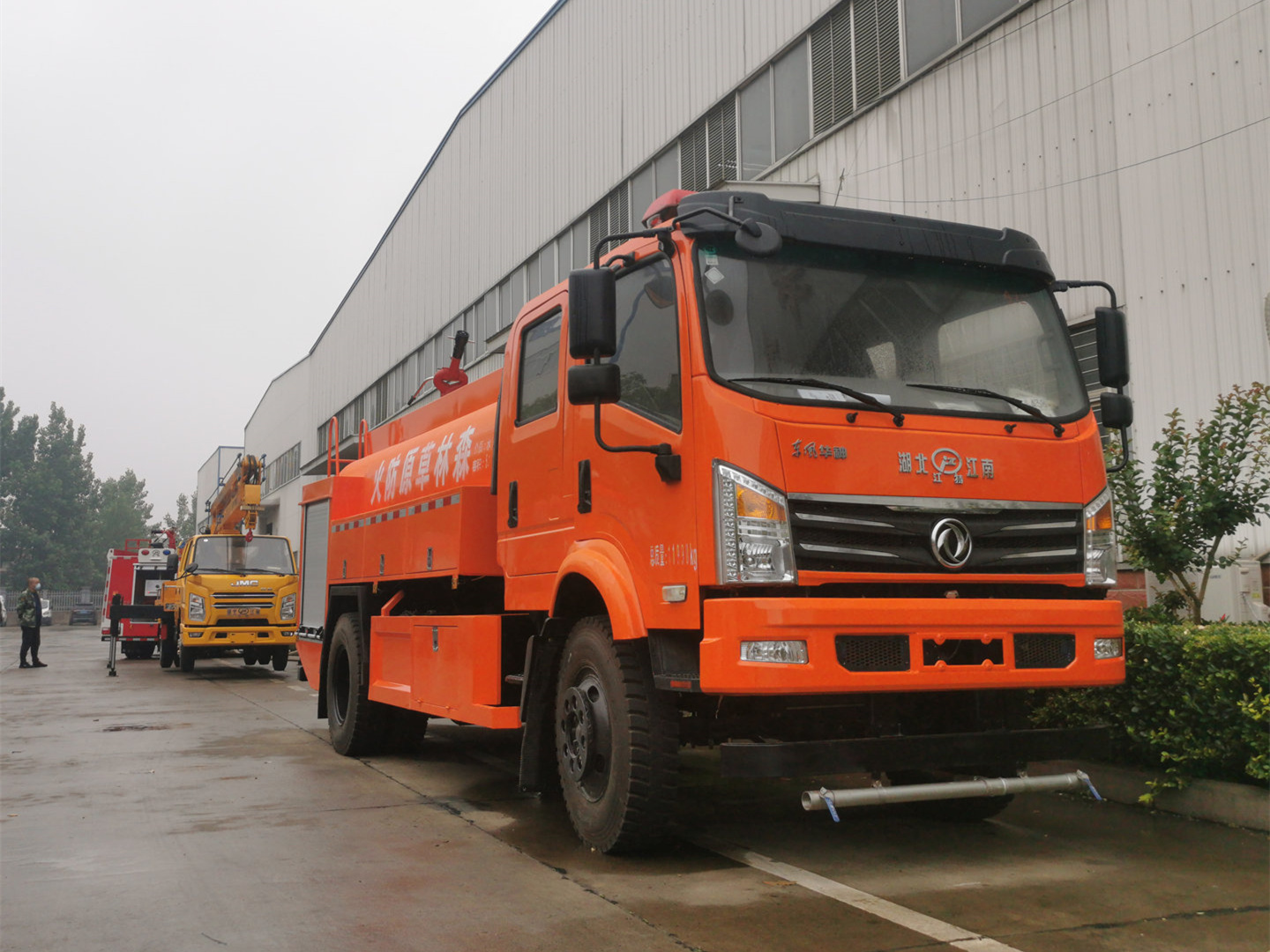 5噸四驅(qū)雙排灑水車