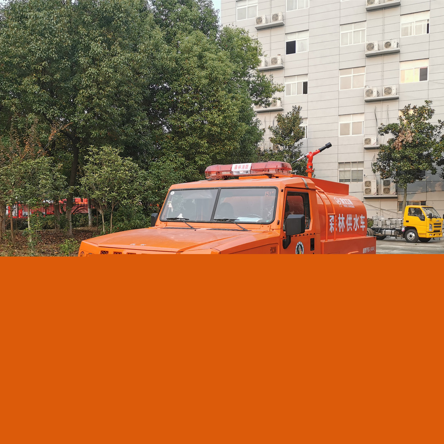 1.66噸四驅(qū)單排灑水車