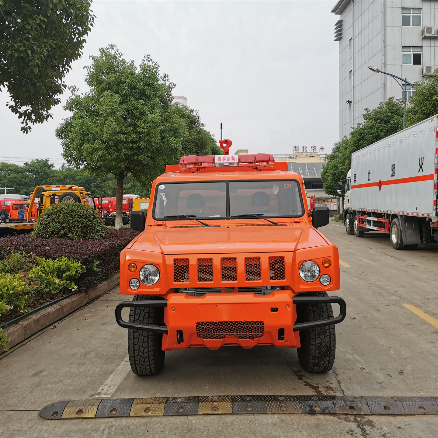 勇士四驅(qū)救險(xiǎn)車(chē)