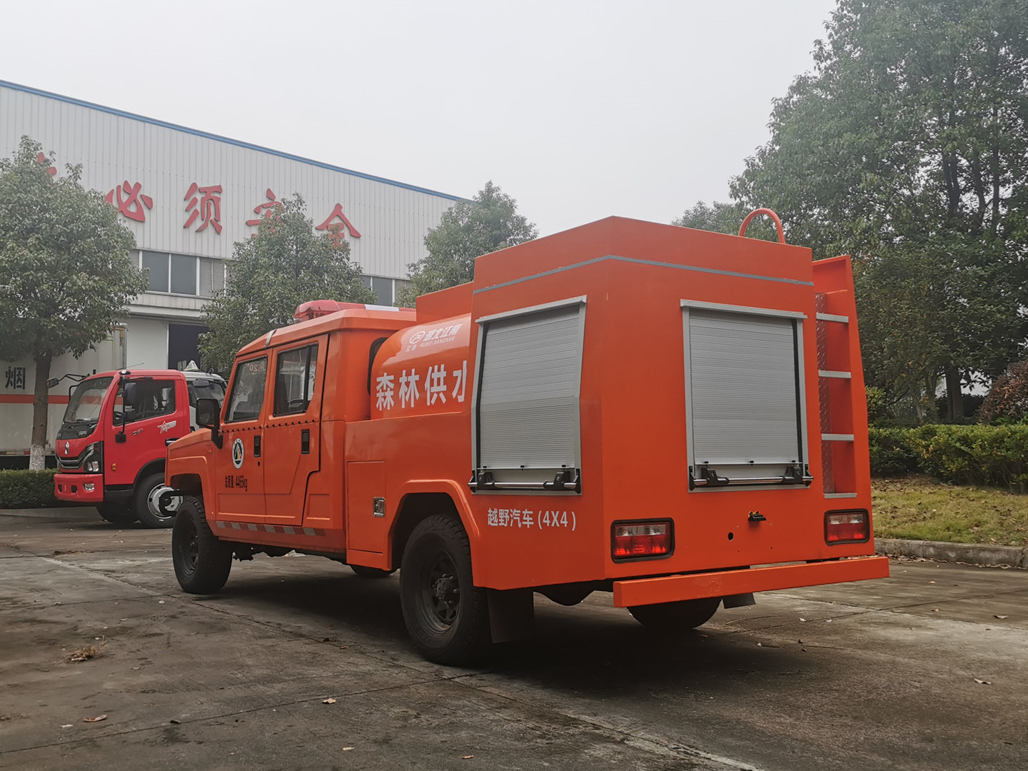 森林四驅勇士雙排1.31噸供水車