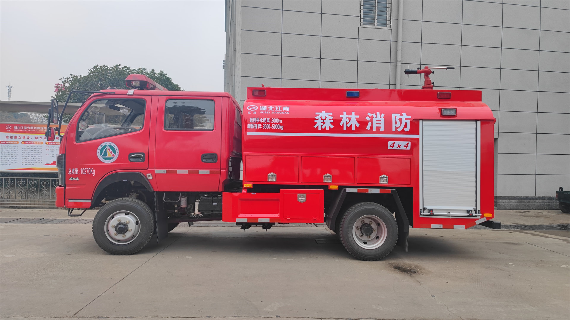 森林四驅東風雙排4.8噸供水車