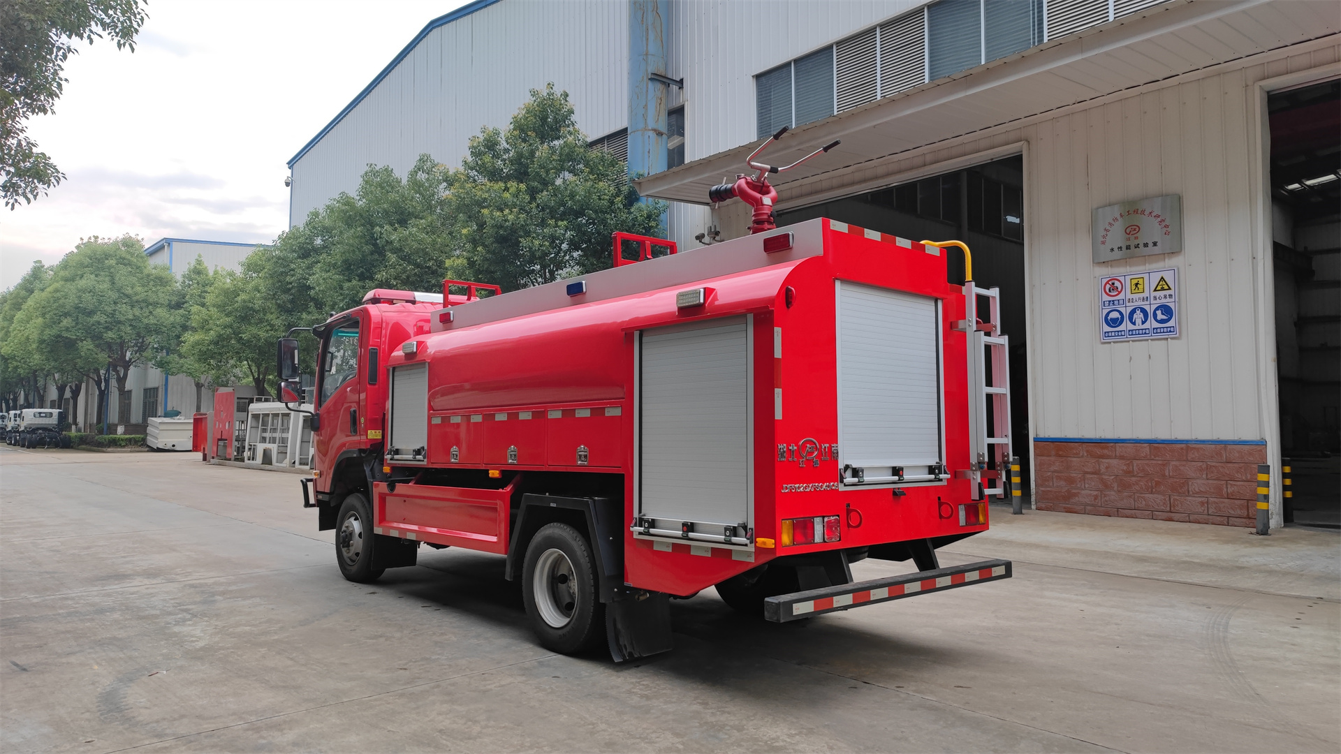 森林四驅(qū)慶鈴單排5噸供水車